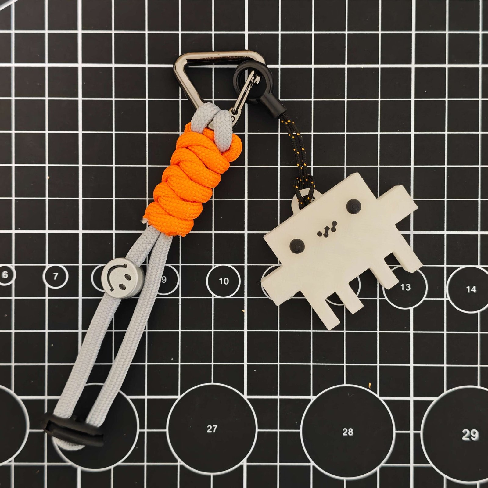 Clawdy Keychain Round Eyes Color Change